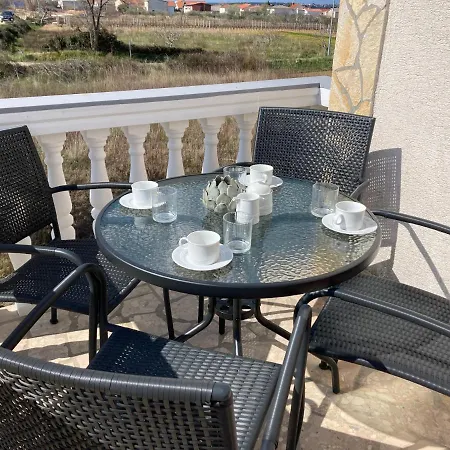 Dorijan Apartment *